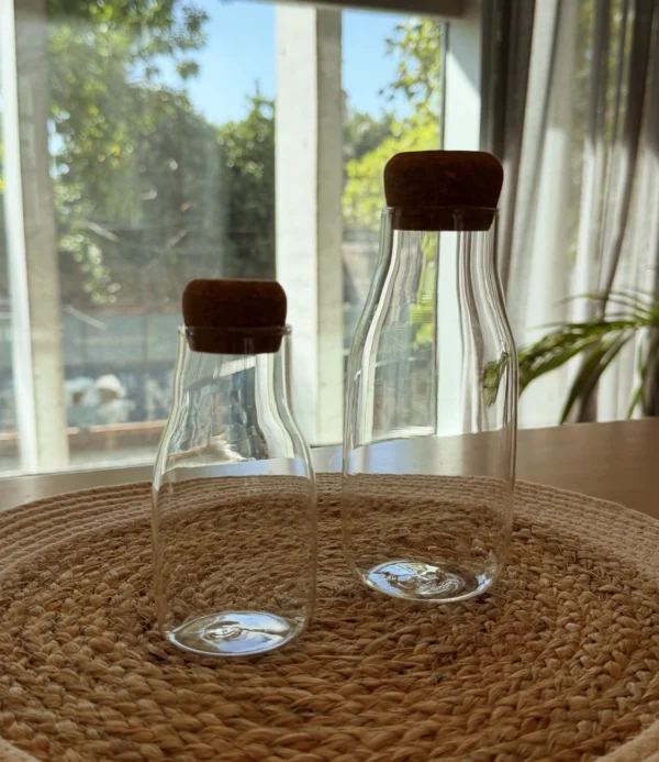 Botella con tapa de corcho mediana