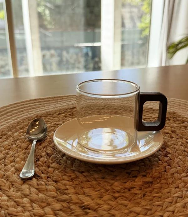 Taza café asa de madera oscura