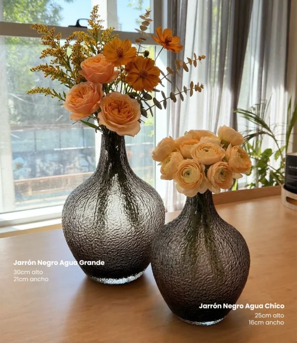 Jarrón negro agua chico