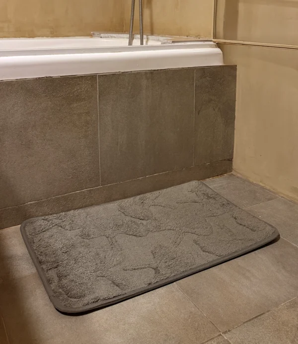 Tapete baño gris Ginkgo