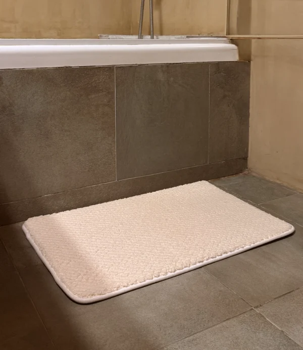 Tapete para baño nude relieve