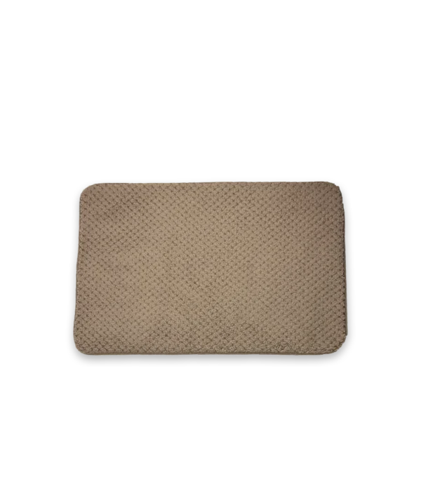 Tapete para baño marrón relieve